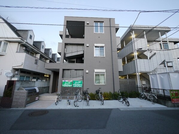 Maison Yoshi の物件外観写真